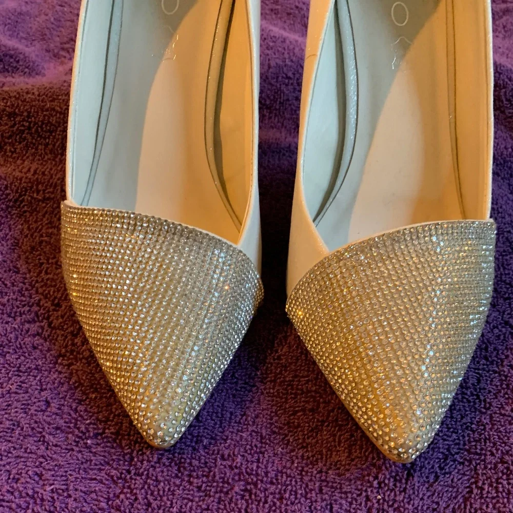 NWOB Silver/Rhinestone Leather Pumps sz 8.5
